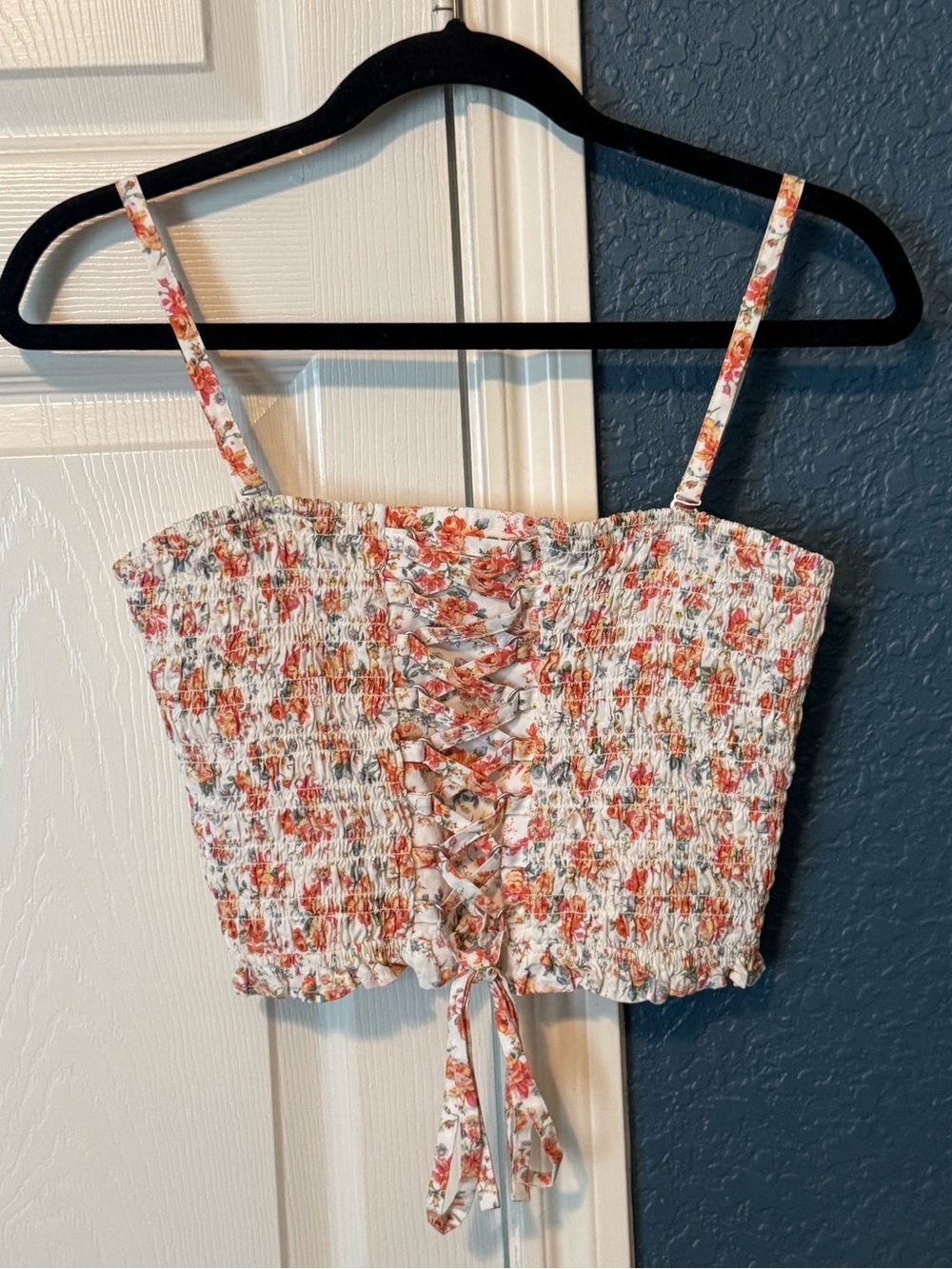 NWT American Eagle Hook & Lace Top White Crop Top with Coral Floral Print Size M